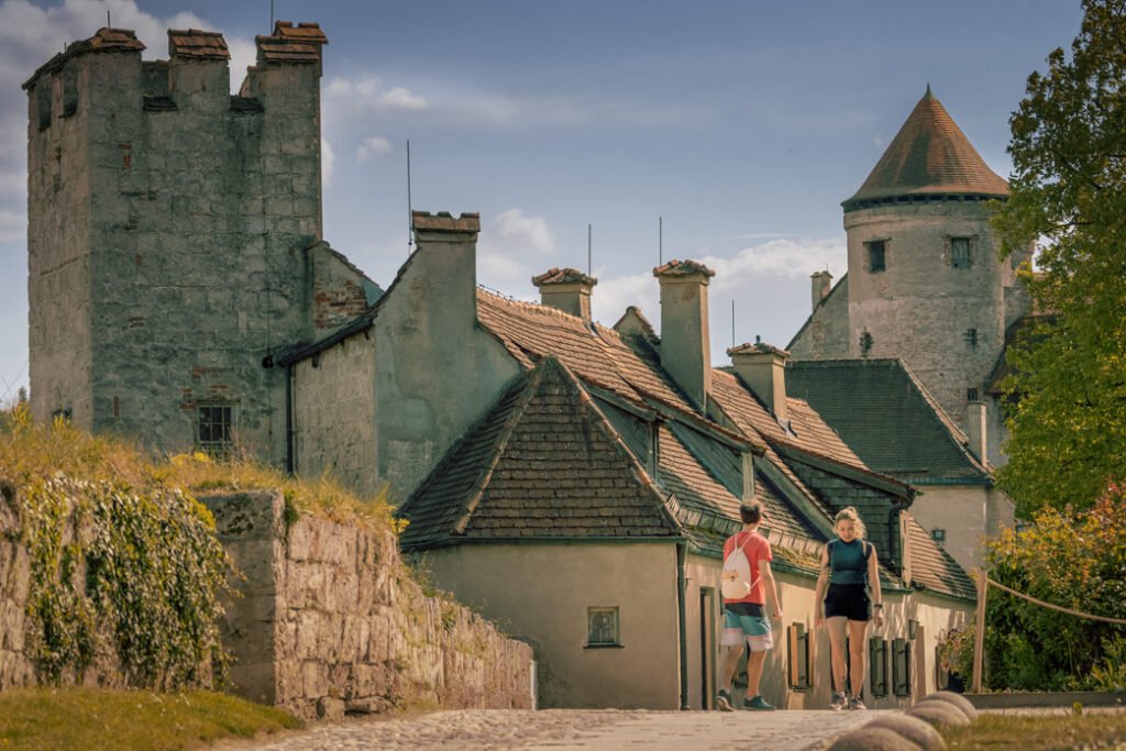 part of the Burghausen Castle courtyard_1